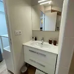 Διαμέρισμα Beautiful Refurbished Cozy *