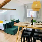 Beautiful Refurbished Cozy Διαμέρισμα *
