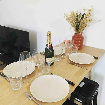 아파트 Beautiful Refurbished Cozy