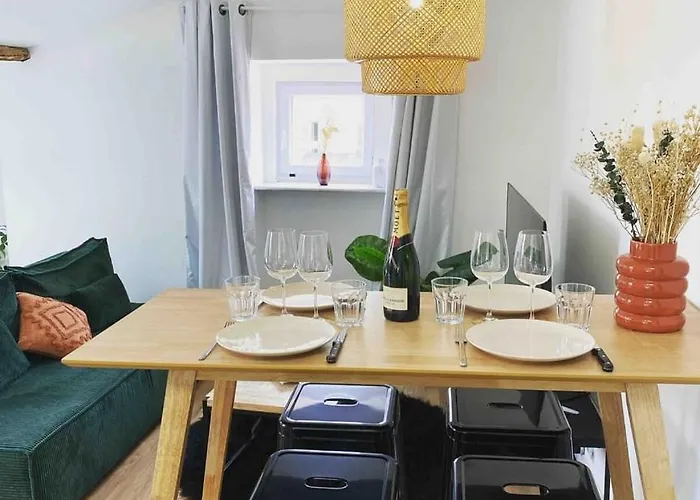 Beautiful Refurbished Cozy شقة نيس