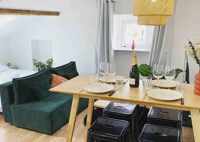 Beautiful Refurbished Cozy نيس