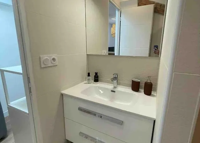 Апартаменты Beautiful Refurbished Cozy *